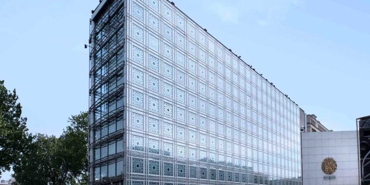 الشرطة الفرنسية تداهم مقر معهد العالم العربي في باريس