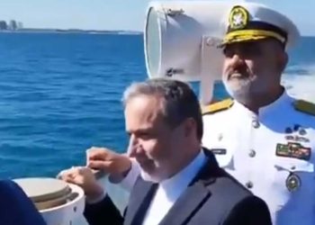 رسالة طهران…عراقجي على متن سفينة حربية