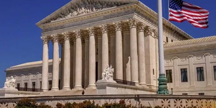 زلزال في واشنطن…المحكمة العليا تكسر عصا “الرسوم الجمركية” لترامب