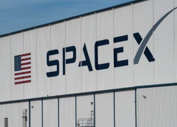 سبيس إكس تسعى لإطلاق مليون قمر صناعي