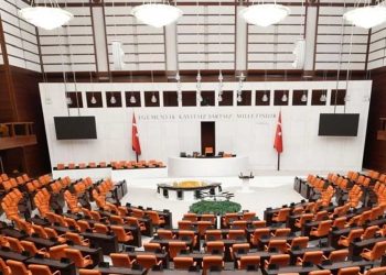 شجار عنيف في البرلمان التركي خلال أداء اليمين