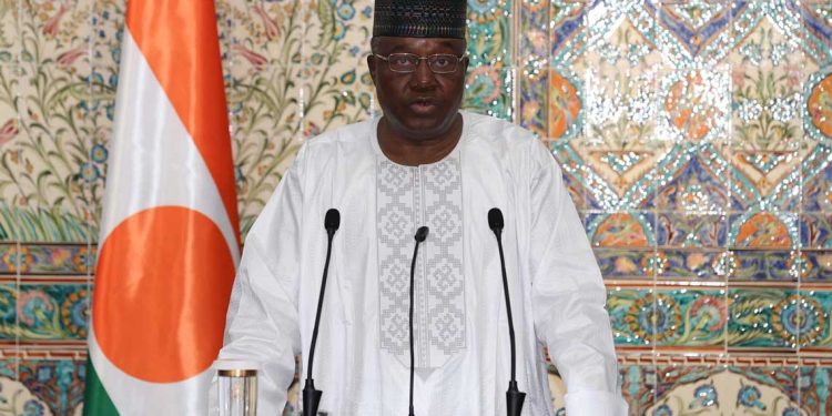 رئيس النيجر يشيد بتضامن الجزائر واحترامها لسيادة بلاده