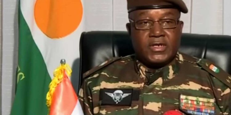 رئيس النيجر في زيارة الى الجزائر