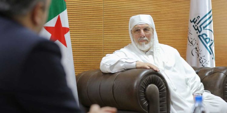 عميد جامع الجزائر والسفير المصري يناقشان تعزيز التعاون العلمي والثقافي