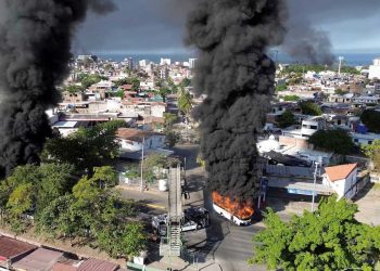 المكسيك …موجة عنف تجتاح ولايات عقب مقتل زعيم عصابة