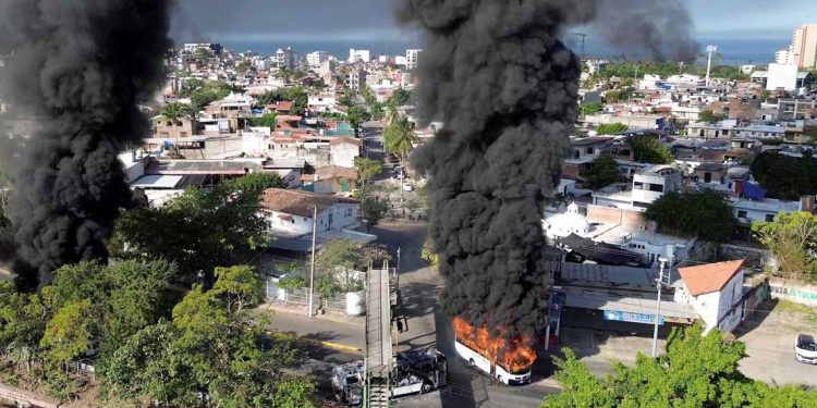 المكسيك …موجة عنف تجتاح ولايات عقب مقتل زعيم عصابة