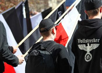 ميشيل كولون يحذر…”نازية جديدة” تغزو فرنسا بغطاء إعلامي