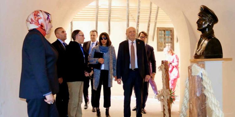 وزير إيطالي يزور مركز الفنون والثقافة بقصر رؤساء البحر